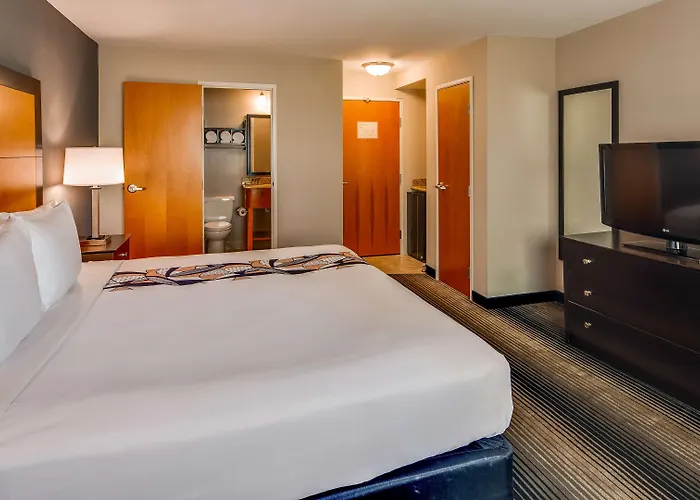 Hotel La Quinta & - Shore Chicago