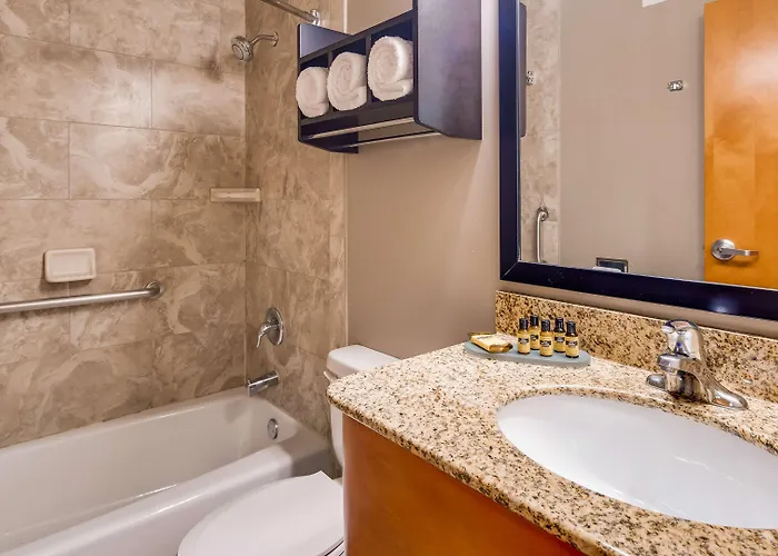 La Quinta & - Shore Hotel Chicago