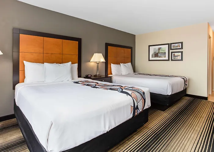 Hotel La Quinta & - Shore Chicago