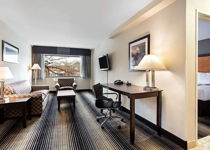 Hotel La Quinta & - Shore Chicago