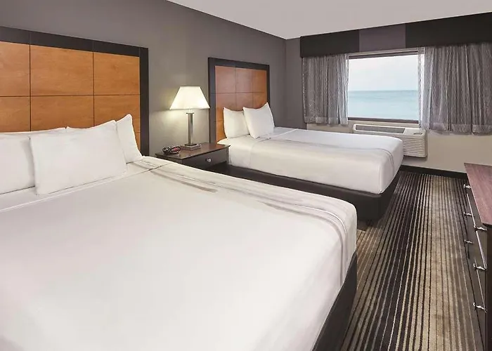 La Quinta & - Shore Hotel